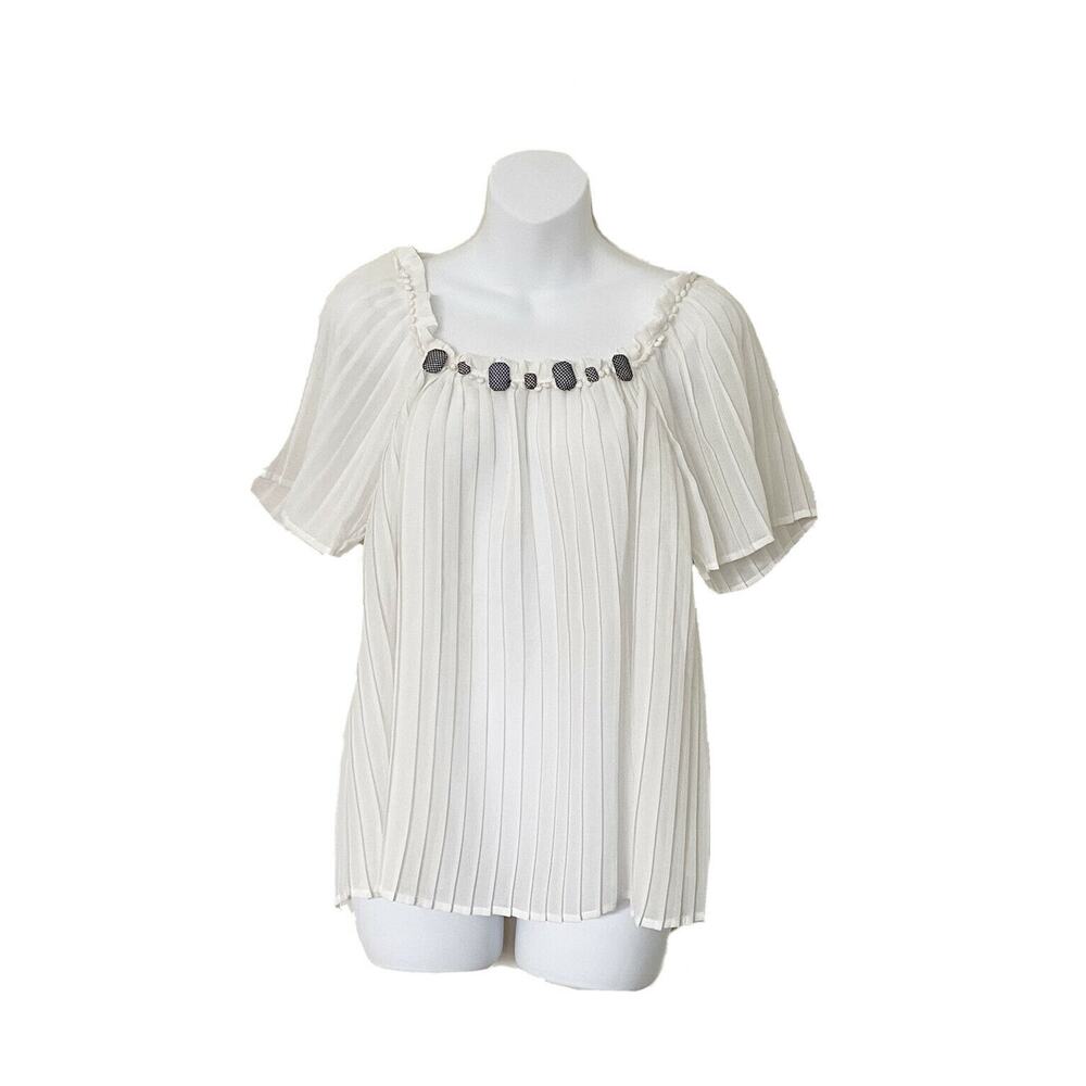 Love Notes Shirt Womens Medium Off-White Pleated Blouse Short Sleeved